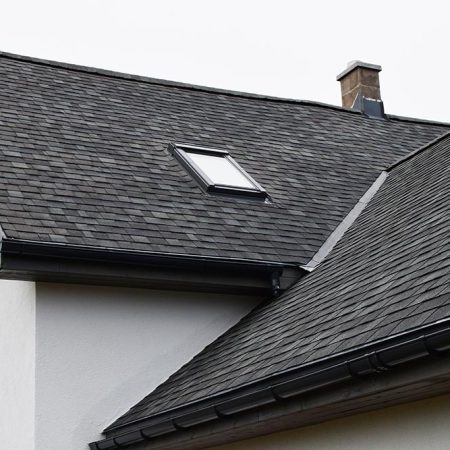 When and how to hire a roofing professional?